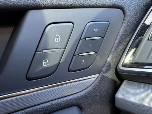 Used 2025 Audi Q5 2.0T Premium w/ Convenience Plus Package image 16