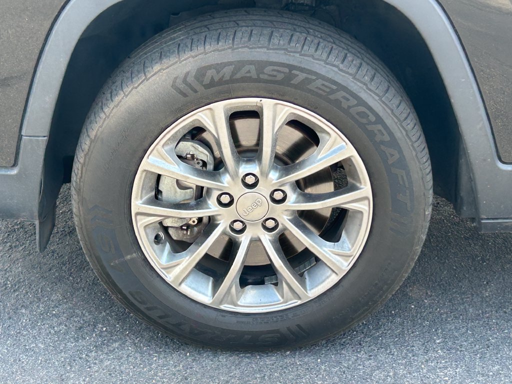 Used 2019 Jeep Cherokee Latitude Plus w/ Comfort/Convenience Group AWD/4WD image 13