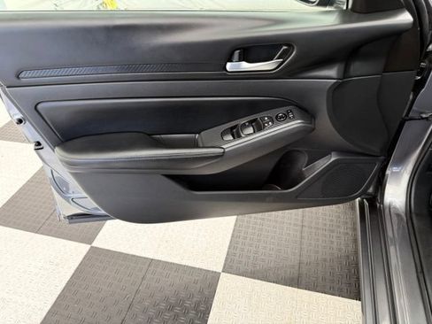 Used 2024 Nissan Altima 2.5 SV FWD image 13