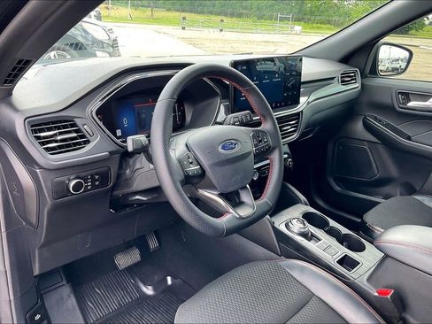 Used 2025 Ford Escape ST-Line w/ Tech Pack #1 FWD image 14