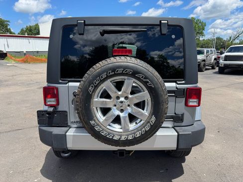 Used 2014 Jeep Wrangler Unlimited Sahara w/ Connectivity Group AWD/4WD image 4