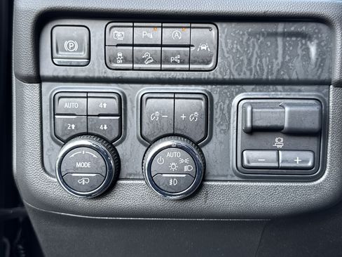 Used 2025 Chevrolet Tahoe High Country AWD/4WD image 19