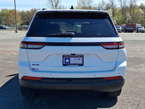 Used 2023 Jeep Grand Cherokee Altitude image 10