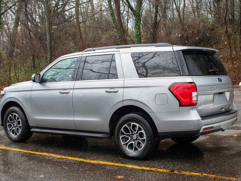 Used 2024 Ford Expedition XLT image 6