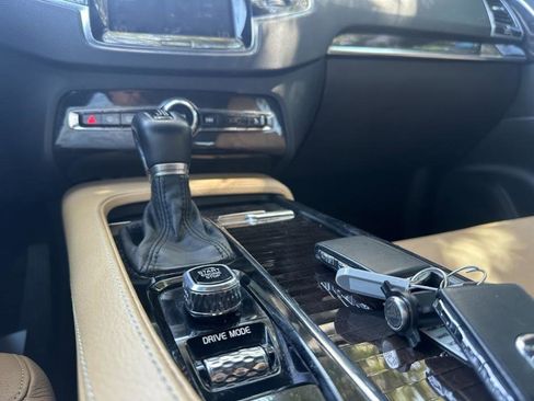 Used 2018 Volvo XC90 T5 Momentum w/ Momentum Plus Package image 32
