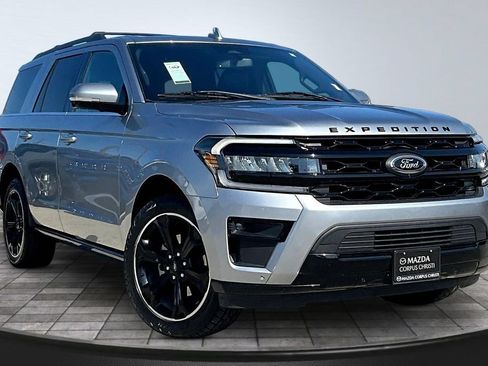 Used 2022 Ford Expedition Limited RWD image 4