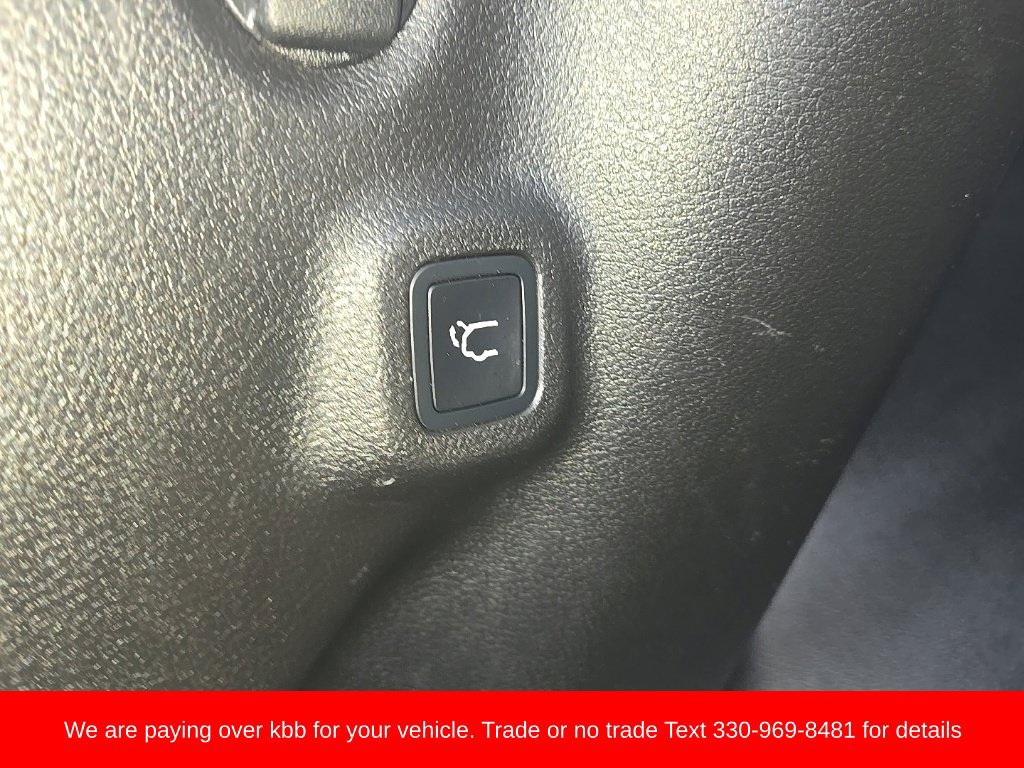 Used 2025 Jeep Compass Latitude w/ Sun & Sound Group AWD/4WD image 37