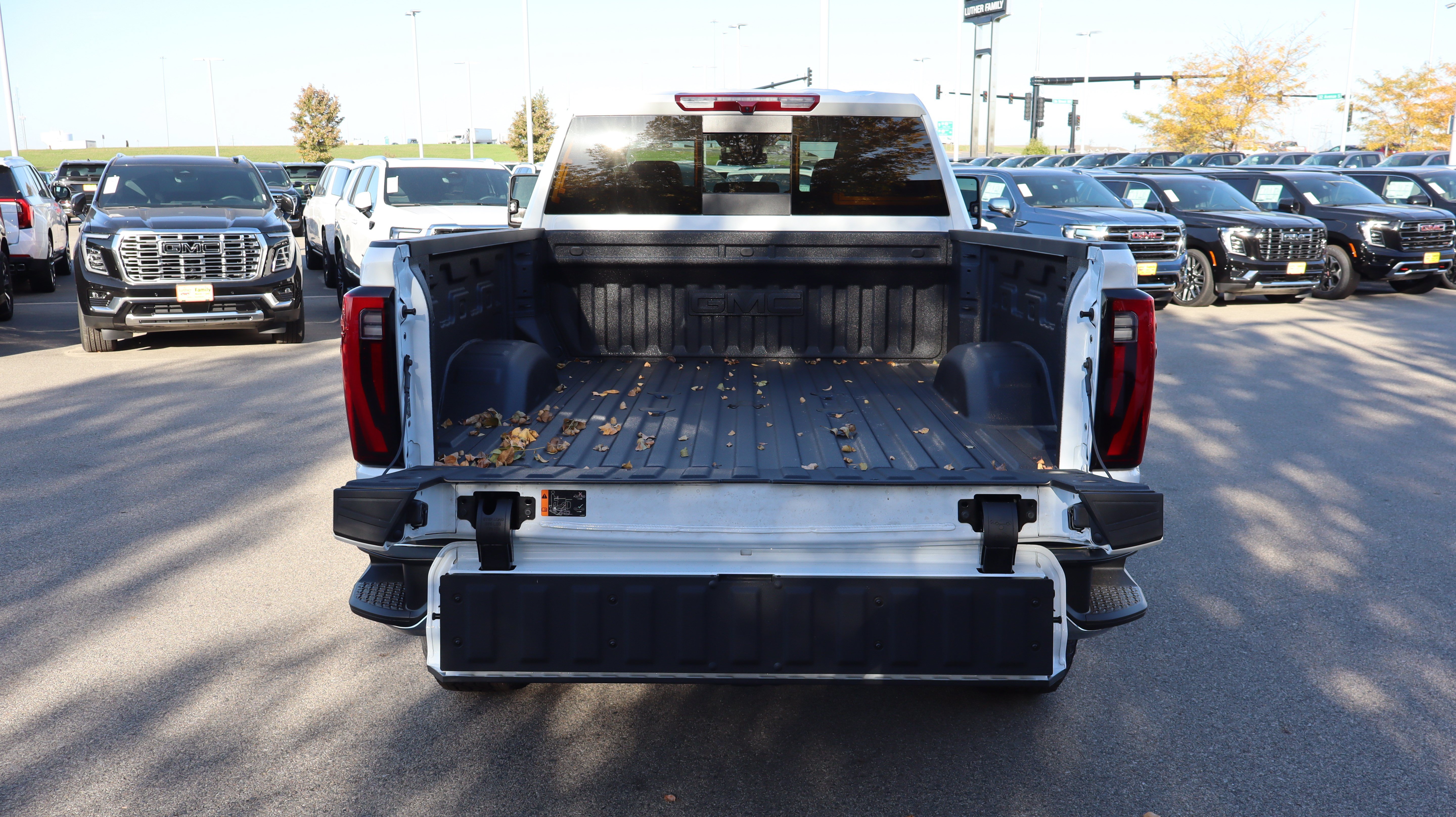 New 2026 GMC Sierra 3500 SLT w/ SLT Premium Package AWD/4WD image 15