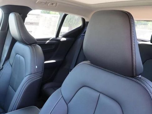 New 2024 Volvo XC40 B5 Plus w/ Climate Package AWD/4WD image 18