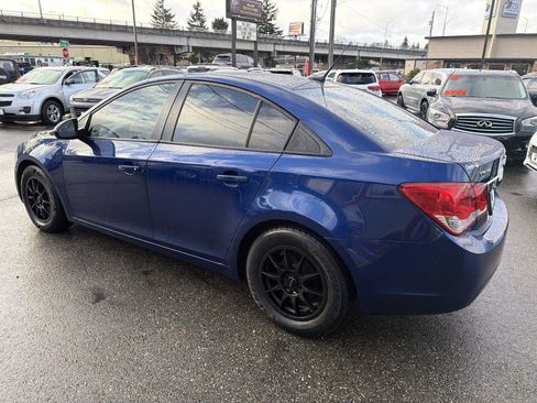 Used 2013 Chevrolet Cruze LS image 3