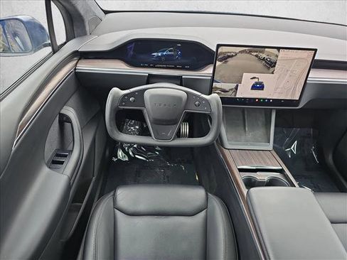 Used 2022 Tesla Model X image 16