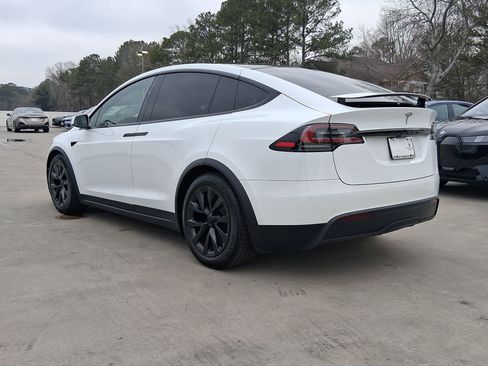 Used 2022 Tesla Model X AWD image 3