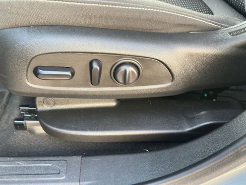 Used 2023 GMC Acadia SLE w/ Driver Convenience Package image 30