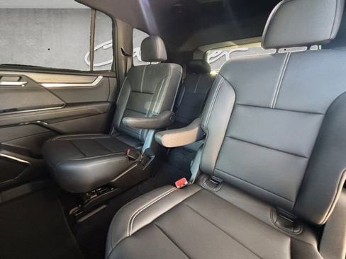 Used 2025 GMC Acadia Elevation w/ Elevation Premium Package FWD image 28