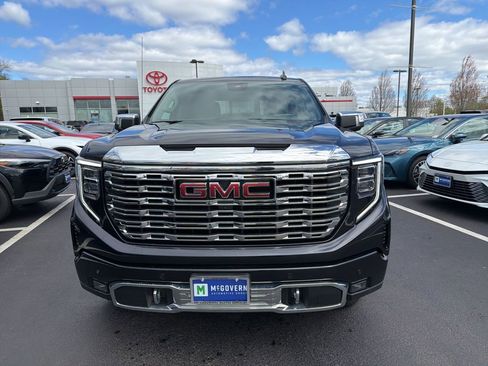 Used 2023 GMC Sierra 1500 Denali w/ Denali Reserve Package AWD/4WD image 2