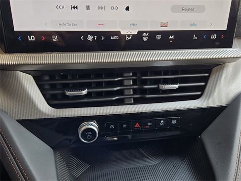 New 2025 Ford Explorer Active w/ Active Comfort Package image 15