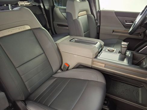 Used 2024 GMC Hummer EV 3X w/ LPO, Illumination Package image 32