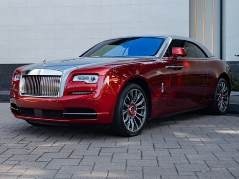 Used 2018 Rolls-Royce Dawn RWD image 28