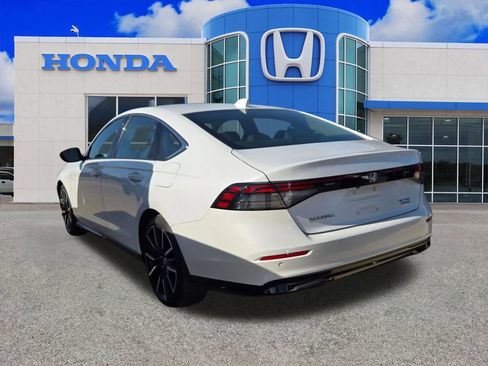 Used 2023 Honda Accord Touring image 2