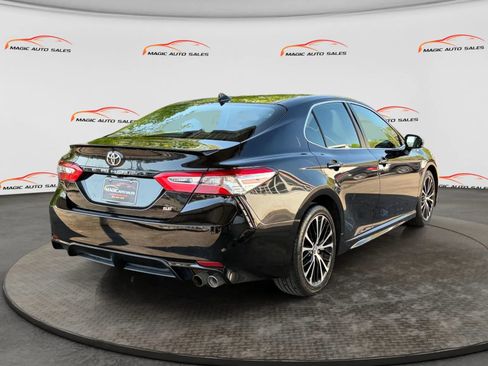 Used 2020 Toyota Camry SE FWD image 10