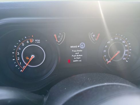 Used 2024 Jeep Gladiator Sport AWD/4WD image 3