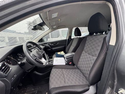 Used 2019 Nissan Rogue Sport SV image 3