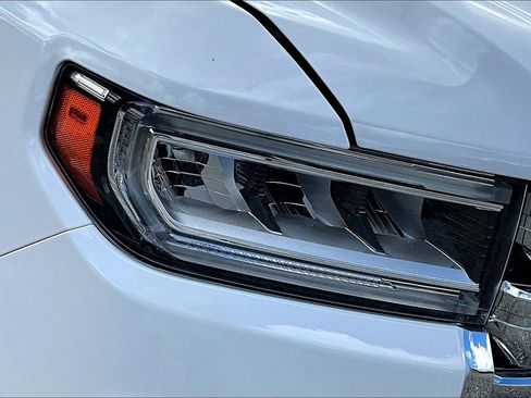 Used 2021 GMC Acadia SLE w/ Driver Convenience Package image 27