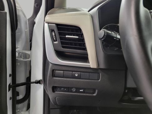 Used 2025 Nissan Rogue SV image 11