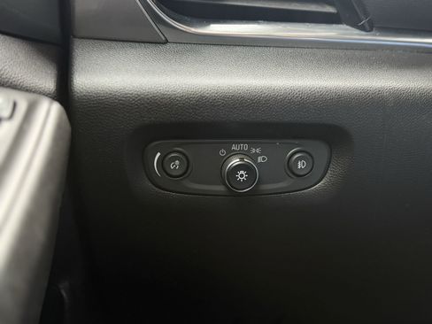 Used 2019 Chevrolet Traverse LT image 24