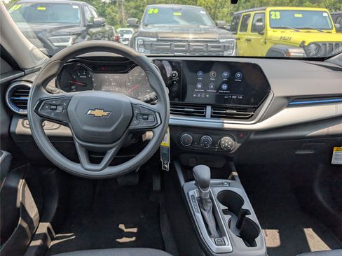 New 2026 Chevrolet Trax LS w/ LS Convenience Package FWD image 12