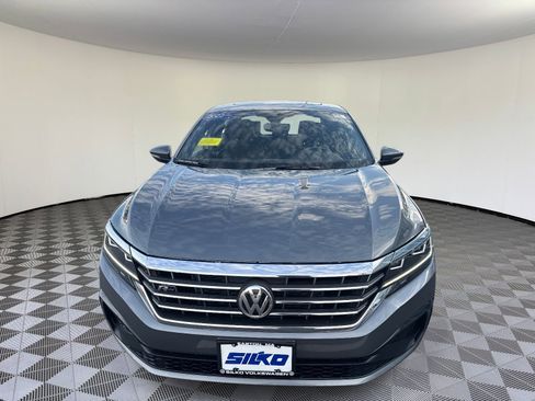 Certified 2022 Volkswagen Passat 2.0T R-Line image 9