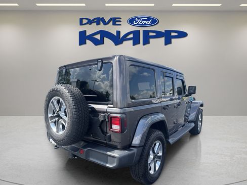 Used 2018 Jeep Wrangler Unlimited Sahara AWD/4WD image 7