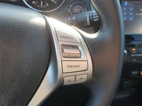 Used 2016 Nissan Rogue SV image 23