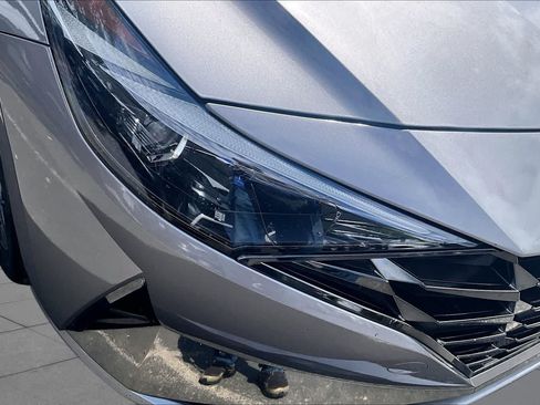 Used 2023 Hyundai Elantra Limited FWD image 28