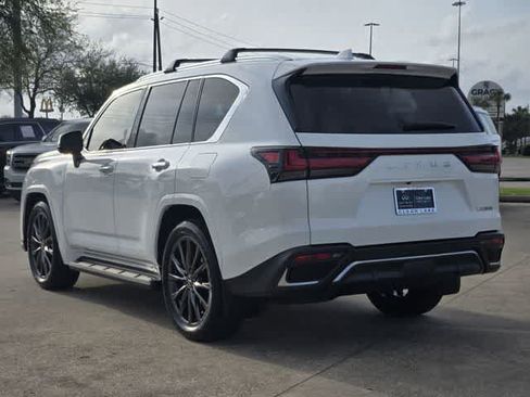 Used 2025 Lexus LX 600 F Sport w/ Accessory Package (2T) AWD/4WD image 4