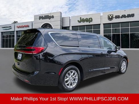 Certified 2026 Chrysler Pacifica Select FWD image 3