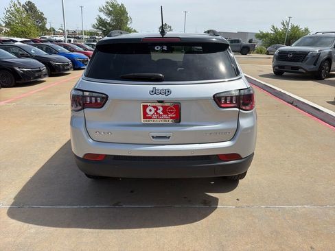 Used 2025 Jeep Compass Limited AWD/4WD image 4