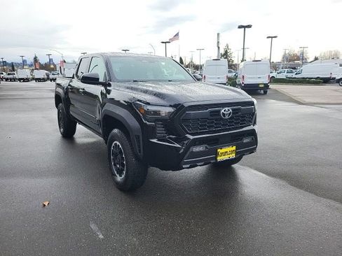 Used 2024 Toyota Tacoma TRD Off-Road image 8