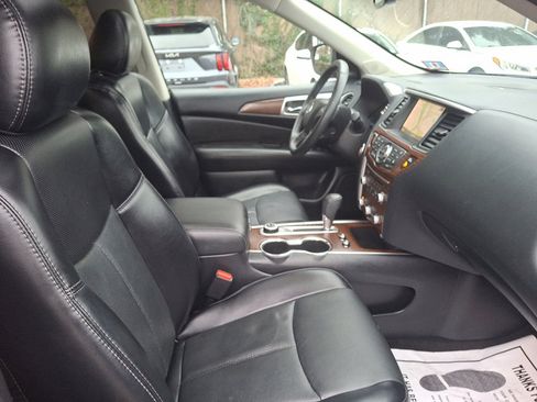 Used 2020 Nissan Pathfinder Platinum image 11