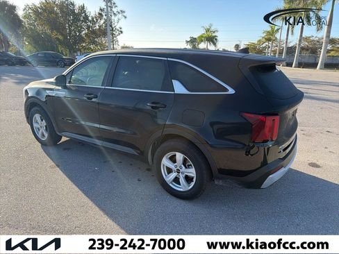 Certified 2025 Kia Sorento LX image 8