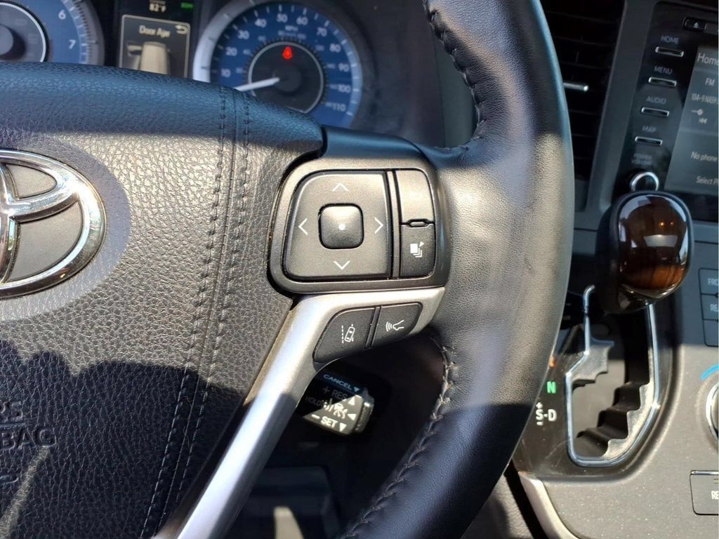 Used 2020 Toyota Sienna Limited Premium FWD image 22