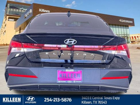 Used 2025 Hyundai Elantra Sport FWD image 8