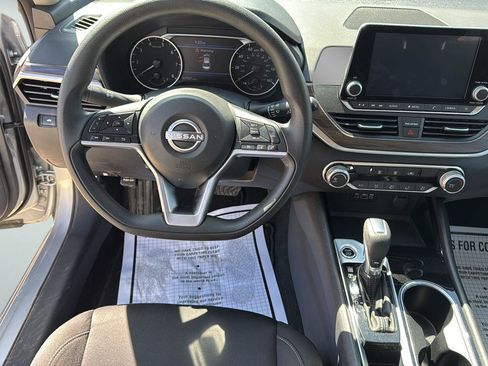 Used 2024 Nissan Altima 2.5 SV image 10