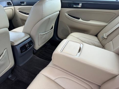 Used 2011 Hyundai Genesis 3.8 w/ Technology Pkg 4 RWD image 14