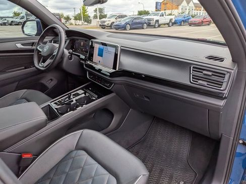 Used 2025 Volkswagen Atlas Cross Sport SEL Premium R-Line image 22