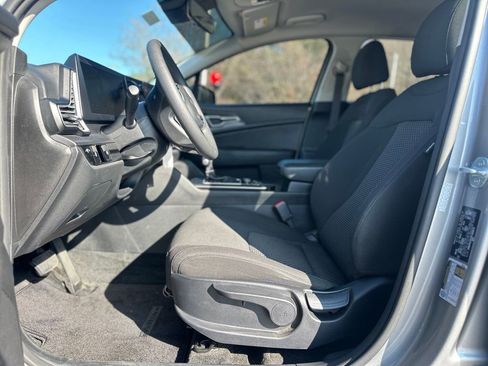 Used 2023 Kia Sportage LX image 15