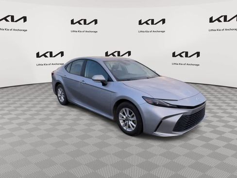Used 2025 Toyota Camry LE image 2