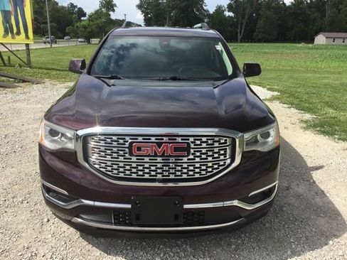 Used 2017 GMC Acadia Denali w/ Technology Package FWD image 8