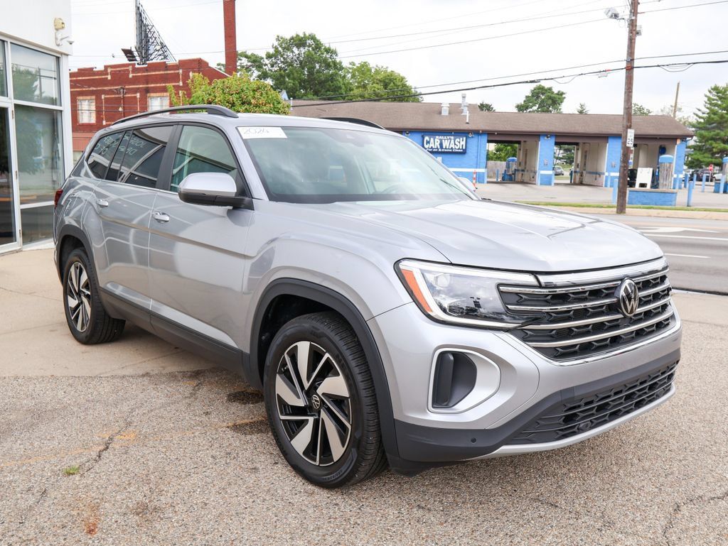 Used 2024 Volkswagen Atlas SE w/ Panoramic Sunroof Package AWD/4WD image 7