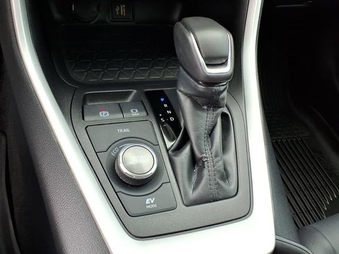 Used 2025 Toyota RAV4 XSE AWD/4WD image 14